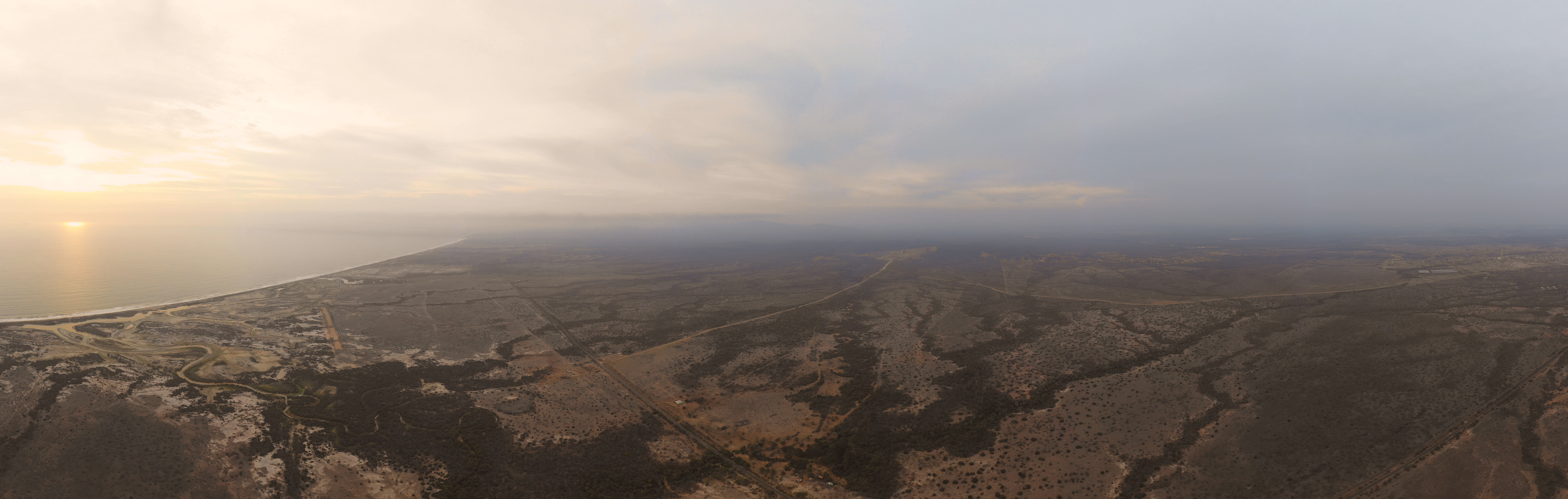 Vista aérea panorámica al atardecer